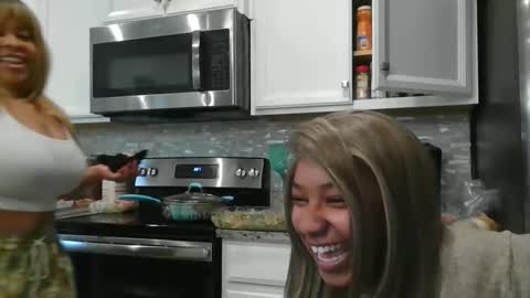 Snapshot of nutureallure chatting on 05-23-26, 11:20 NurtureAllure online show from 05-23-26, 11:20