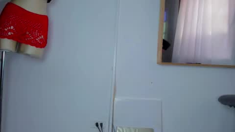 Snapshot of nyusha619933 chatting on 11-19-25, 08:31 Laura nyu online show from 11-19-25, 08:31