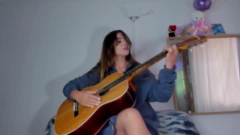 Snapshot of nyusha619933 chatting on 11-26-25, 09:16 Laura nyu online show from 11-26-25, 09:16