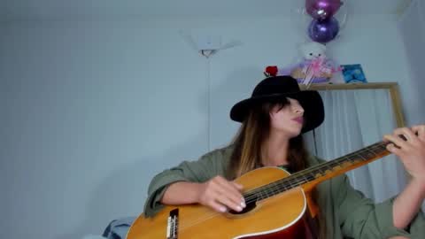 Snapshot of nyusha619933 chatting on 11-27-25, 10:45 Laura nyu online show from 11-27-25, 10:45