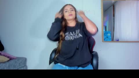 Snapshot of nyusha619933 chatting on 01-12-26, 09:53 Laura nyu online show from 01-12-26, 09:53