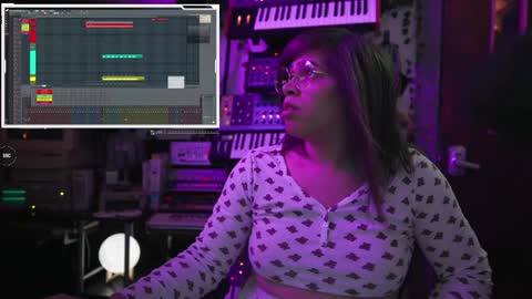 Snapshot of nyxraven chatting on 12-20-24, 11:00 NyxRaven online show from 12-20-24, 11:00