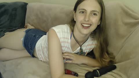 Snapshot of nzplaytime chatting on 02-09-25, 03:43 Stef Derek online show from 02-09-25, 03:43