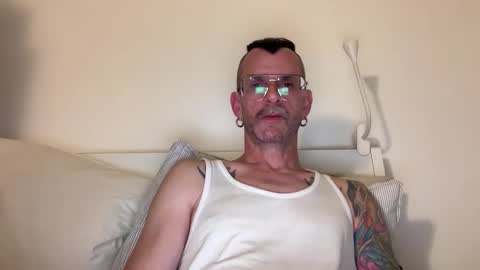 Snapshot of o_johnny_deep_o chatting on 02-14-26, 12:18 Jonathan Deep online show from 02-14-26, 12:18