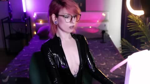 Snapshot of obedientt_ chatting on 05-15-26, 07:48 Moonlight online show from 05-15-26, 07:48