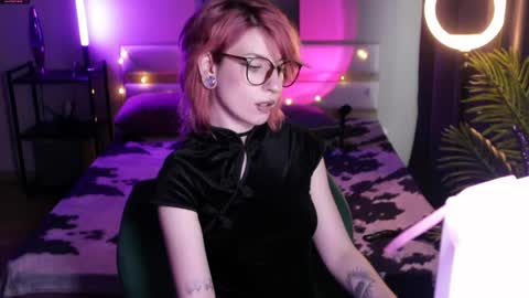 Snapshot of obedientt_ chatting on 05-16-26, 06:21 Moonlight online show from 05-16-26, 06:21