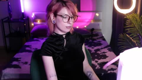 Snapshot of obedientt_ chatting on 05-16-26, 06:32 Moonlight online show from 05-16-26, 06:32