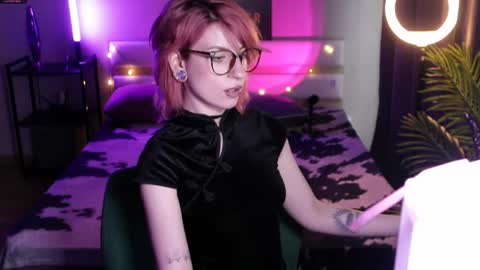 Snapshot of obedientt_ chatting on 05-16-26, 06:54 Moonlight online show from 05-16-26, 06:54