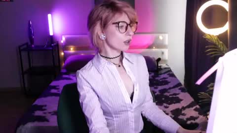 Snapshot of obedientt_ chatting on 06-11-26, 08:12 Moonlight online show from 06-11-26, 08:12