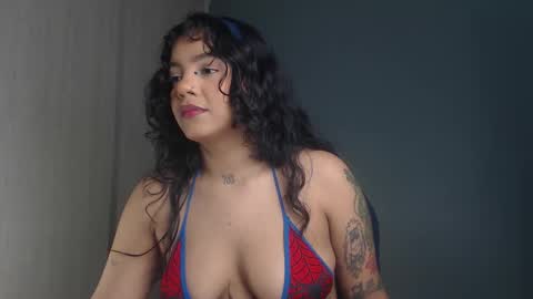 Snapshot of obeyval chatting on 11-06-25, 11:26 Vale online show from 11-06-25, 11:26