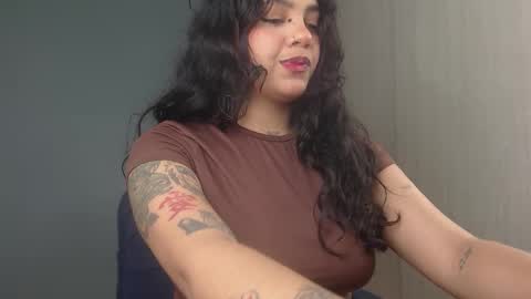 Snapshot of obeyval chatting on 11-27-25, 12:24 Vale online show from 11-27-25, 12:24