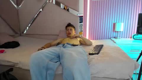 Snapshot of oblivionlove chatting on 12-17-25, 06:36 oblivionlove online show from 12-17-25, 06:36