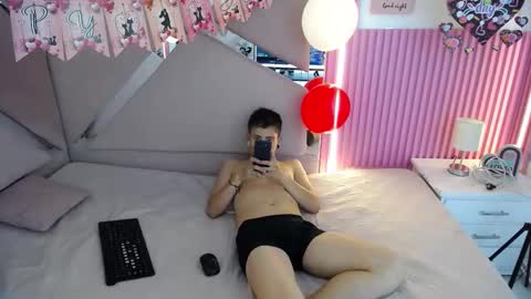 Snapshot of oblivionlove chatting on 02-12-26, 01:39 oblivionlove online show from 02-12-26, 01:39