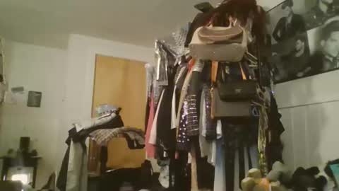 Snapshot of obsessed_glambert chatting on 11-06-25, 02:45 obsessed_glambert online show from 11-06-25, 02:45