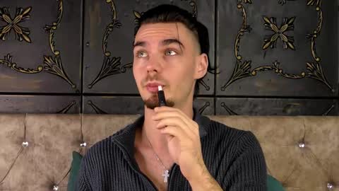 Snapshot of oceanheat chatting on 11-25-25, 10:54 OceanHeart online show from 11-25-25, 10:54