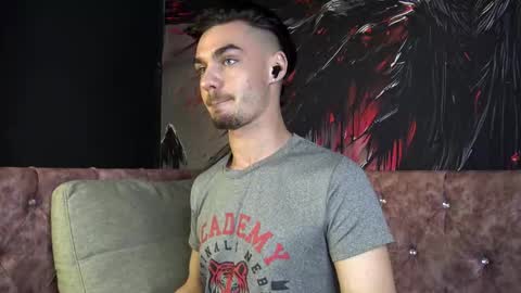 Snapshot of oceanheat chatting on 12-17-25, 04:35 OceanHeart online show from 12-17-25, 04:35