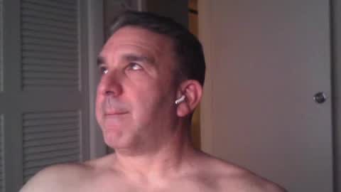 Snapshot of oceanmanx chatting on 08-03-26, 01:04 Ocean online show from 08-03-26, 01:04
