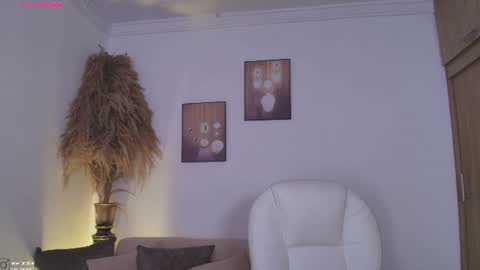 Snapshot of octavia_rouse chatting on 06-11-26, 06:50 independent model online show from 06-11-26, 06:50