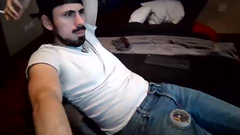 Snapshot of octobersky1993 chatting on 12-24-24, 02:22 Sky online show from 12-24-24, 02:22