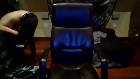 Snapshot of octobersky1993 chatting on 10-10-25, 11:42 Sky online show from 10-10-25, 11:42