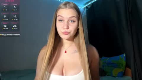Snapshot of odelindafaro chatting on 05-25-26, 01:28 Lili online show from 05-25-26, 01:28