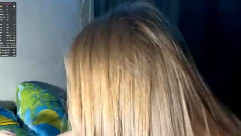 Snapshot of odelindafaro chatting on 05-31-26, 06:09 Lili online show from 05-31-26, 06:09