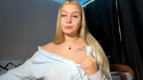 Snapshot of odelindafaro chatting on 06-07-26, 03:43 Lili online show from 06-07-26, 03:43