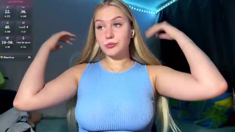 Snapshot of odelindafaro chatting on 06-19-26, 02:32 Lili online show from 06-19-26, 02:32