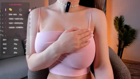 Lynna online show from 10-08-25, 01:14