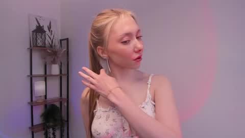 Lynna online show from 05-24-26, 11:04