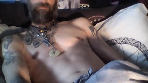 Snapshot of oedipe666 chatting on 07-10-26, 04:39 oedipe666cam online show from 07-10-26, 04:39