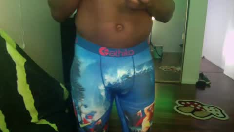 Snapshot of officialmoneyxxx chatting on 12-10-24, 05:22 Money online show from 12-10-24, 05:22