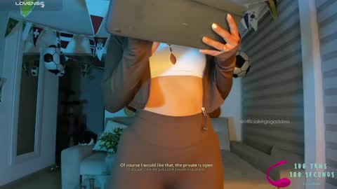 Snapshot of officialvirgogoddess chatting on 06-25-26, 02:44 Help me reach 50 thumbs up online show from 06-25-26, 02:44