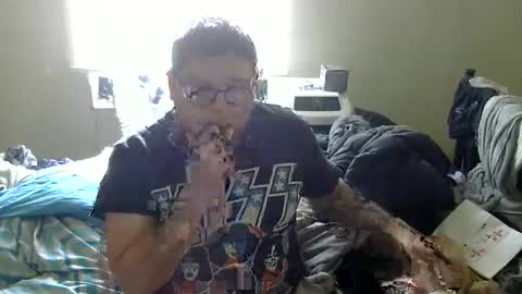 Snapshot of oflores77 chatting on 12-05-25, 05:42 oscar flores online show from 12-05-25, 05:42