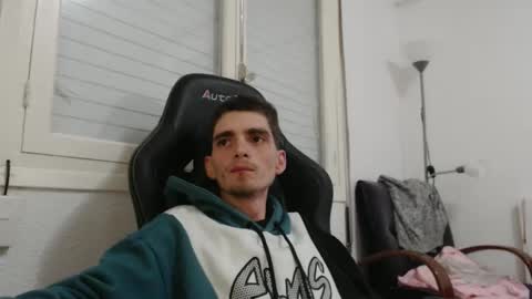 Snapshot of ofsolovicio chatting on 11-03-25, 07:15 ofsolovicio online show from 11-03-25, 07:15