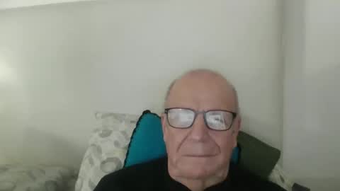 Snapshot of oggi95 chatting on 03-18-26, 04:32 oggi95 online show from 03-18-26, 04:32
