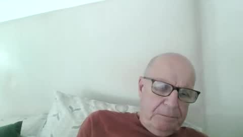 Snapshot of oggi95 chatting on 06-11-26, 12:47 oggi95 online show from 06-11-26, 12:47