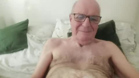 Snapshot of oggi95 chatting on 06-14-26, 11:01 oggi95 online show from 06-14-26, 11:01