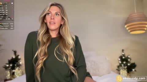 Snapshot of oh_ok_cassidy chatting on 12-04-25, 02:21 cassidy online show from 12-04-25, 02:21