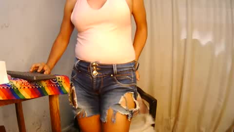 Snapshot of oh_tique chatting on 02-08-25, 05:50 LU online show from 02-08-25, 05:50