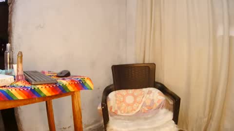 Snapshot of oh_tique chatting on 02-09-25, 01:25 LU online show from 02-09-25, 01:25