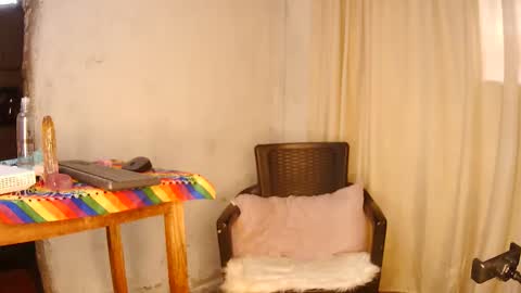 Snapshot of oh_tique chatting on 02-10-25, 05:19 LU online show from 02-10-25, 05:19