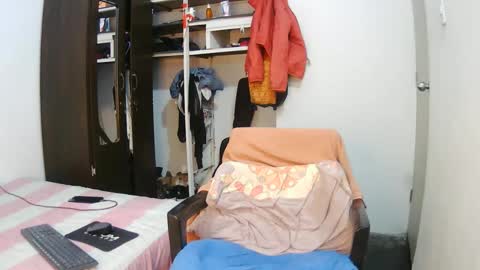 Snapshot of oh_tique chatting on 09-27-25, 06:46 LU online show from 09-27-25, 06:46