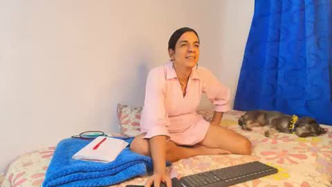 Snapshot of oh_tique chatting on 10-19-25, 06:41 LU online show from 10-19-25, 06:41