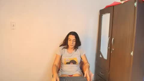 Snapshot of oh_tique chatting on 10-22-25, 07:02 LU online show from 10-22-25, 07:02