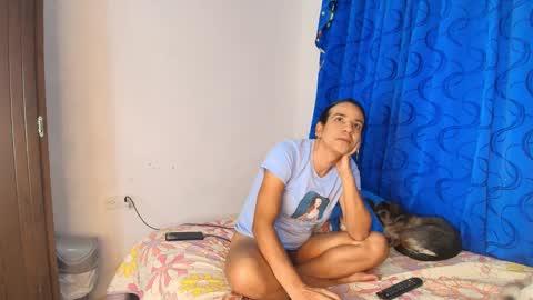 Snapshot of oh_tique chatting on 11-15-25, 04:32 LU online show from 11-15-25, 04:32