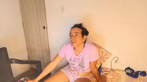 Snapshot of oh_tique chatting on 12-03-25, 02:37 LU online show from 12-03-25, 02:37