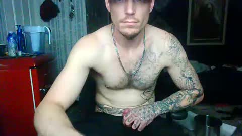 Snapshot of oh_you_know69 chatting on 11-11-25, 12:05 who dares toss me some tips lets have fun online show from 11-11-25, 12:05