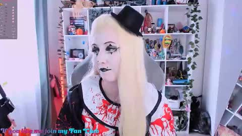 Snapshot of ohclementinee chatting on 10-31-25, 08:59 Clementine Clem online show from 10-31-25, 08:59