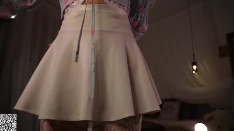 Claire online show from 11-07-25, 07:36